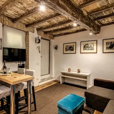 Apartment Farnese House In