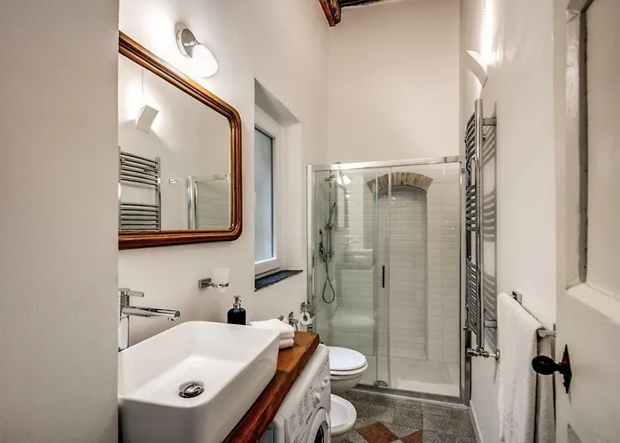 Apartment Farnese House In *