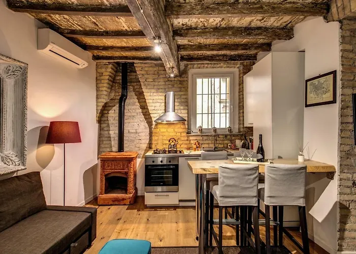 Apartment Farnese House In Rome